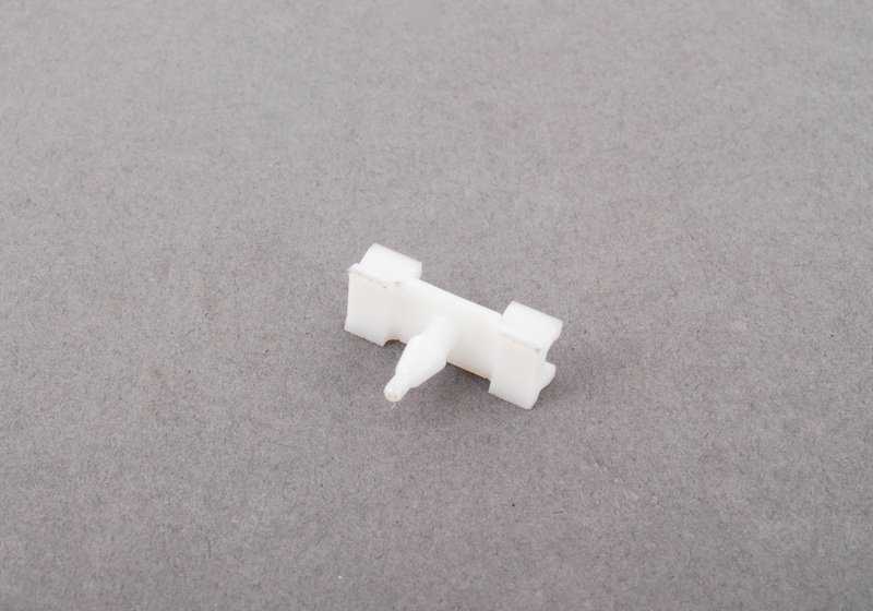 Clip sujeción OEM 51138157201 para BMW Serie 7 E38 725tds, 728i (todos los modelos y variantes). Original BMW.