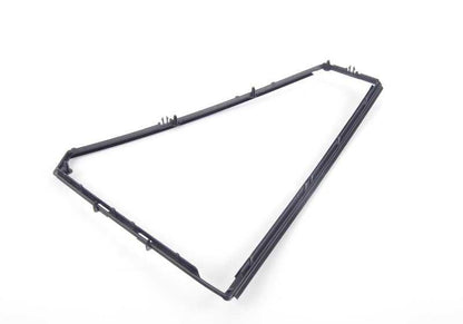 A janela lateral esquerda fixa OEM 51352990393 para BMW E84. BMW original.