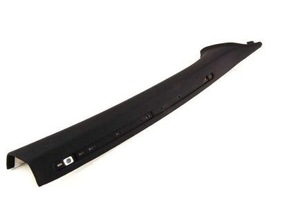 Embellecedor OEM 51437902934 pilar A derecho para BMW E46 {320i, 323i} todos los motores y transmisiones. Original BMW.