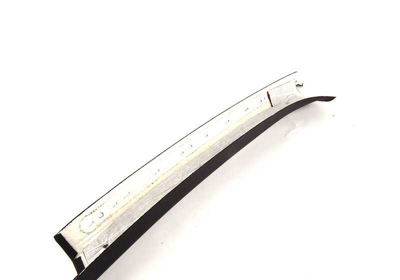Embellecedor OEM 51437902934 pilar A derecho para BMW E46 {320i, 323i} todos los motores y transmisiones. Original BMW.
