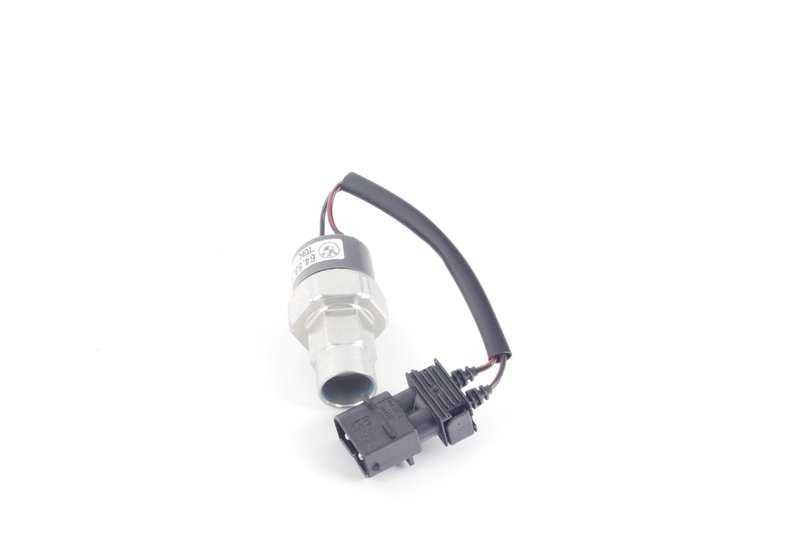 Interruptor de presión A/C OEM 64538390971 para BMW E30. Compatible con sistemas R12/R134A. Recambio original BMW.