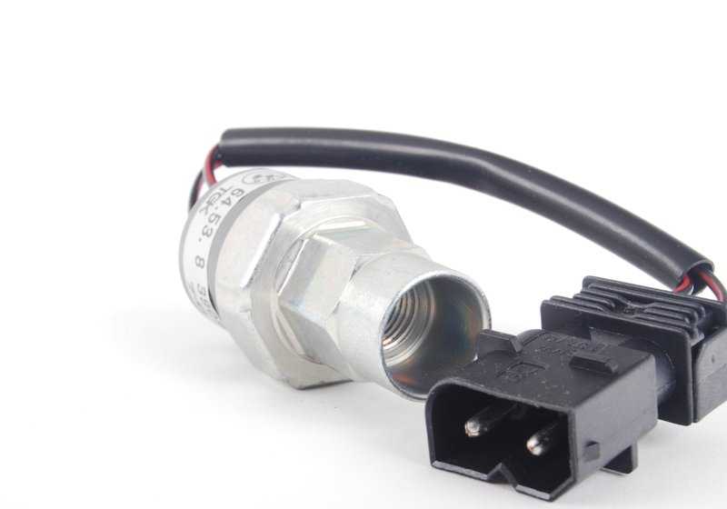 Interruptor de presión A/C OEM 64538390971 para BMW E30. Compatible con sistemas R12/R134A. Recambio original BMW.