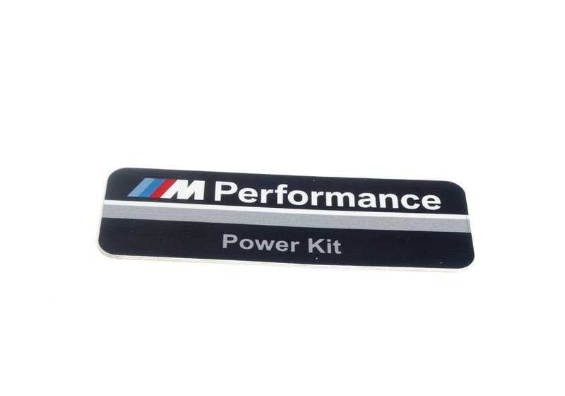 Placa aluminio M Performance OEM 51142296495 para BMW F20. Accesorio decorativo original con diseño deportivo para modelos 120d y 120d xDrive. Original BMW.