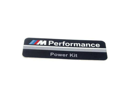 Placa aluminio M Performance OEM 51142296495 para BMW F20. Accesorio decorativo original con diseño deportivo para modelos 120d y 120d xDrive. Original BMW.