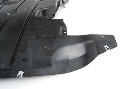 Cubierta protectora del motor OEM 51758051609 para BMW E82. Pieza original BMW.