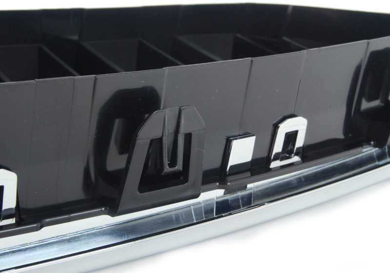 Rejilla decorativa delantera izquierda OEM 51138057223 para BMW F10 M5 (2011-2016). Original BMW.