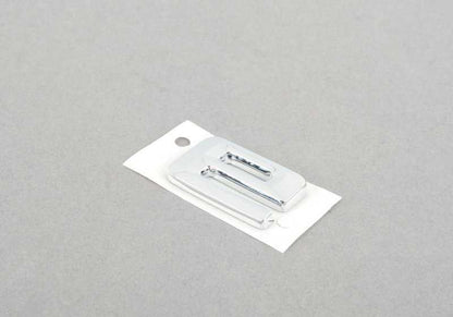 Letra "E" del emblema trasero OEM 51141916138 para BMW E30 y E28. Pieza original para restaurar insignias originales en modelos clásicos. Original BMW.