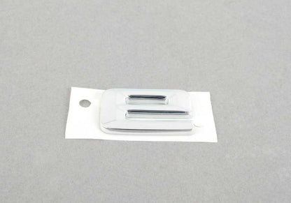 Letra "E" del emblema trasero OEM 51141916138 para BMW E30 y E28. Pieza original para restaurar insignias originales en modelos clásicos. Original BMW.