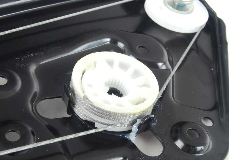 Elevalunas eléctrico trasero izquierdo OEM 51357202481 para BMW E65, E66. Recambio original BMW.