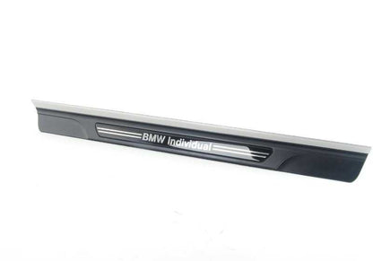 Cubierta de entrada derecha OEM 51477893602 para BMW E46. Original BMW.