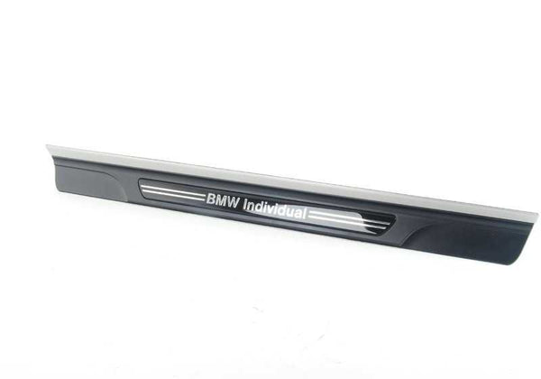 Cubierta de entrada derecha OEM 51477893602 para BMW E46. Original BMW.