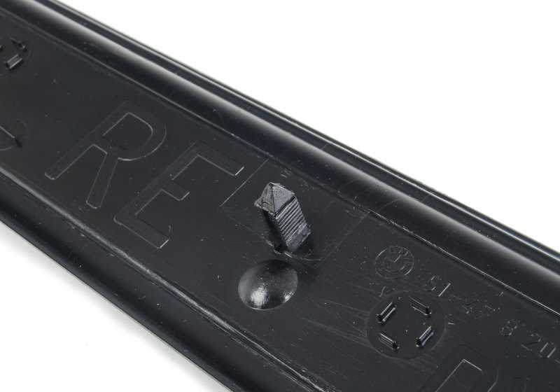 Cubierta de entrada derecha OEM 51477893602 para BMW E46. Original BMW.