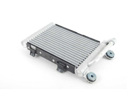 Enfriador de aceite del motor OEM 17213448627 para BMW X3 E83N. Repuesto original BMW.