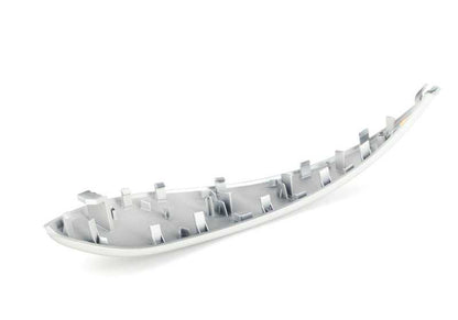 Moldura de manilla izquierda OEM 51417260085 en satinsilber para BMW F30, F31, F34 GT, F32, F33, F36... y más. Original BMW.