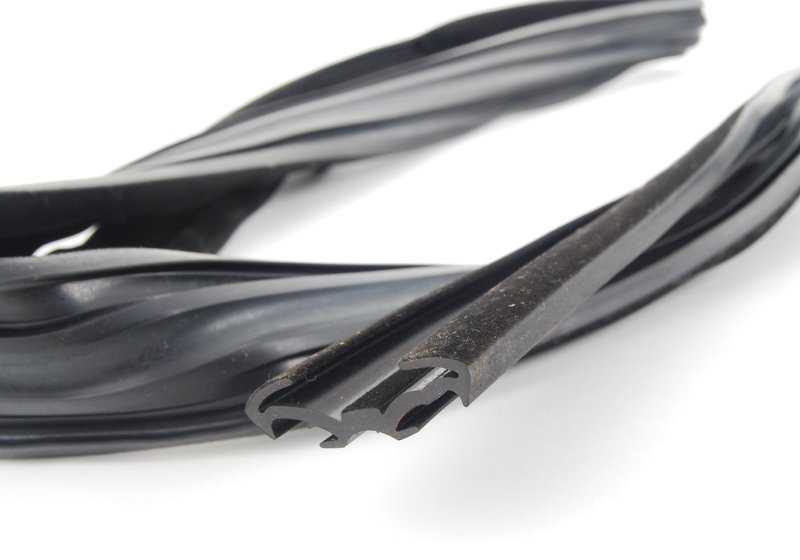 Um guia da peça direita para BMW 3 E21 Series (OEM 5132188060). BMW original