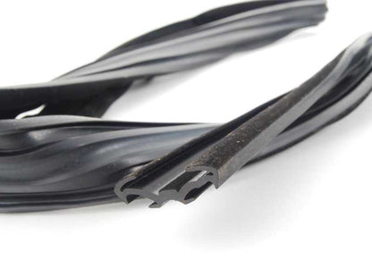 Um guia da peça direita para BMW 3 E21 Series (OEM 5132188060). BMW original