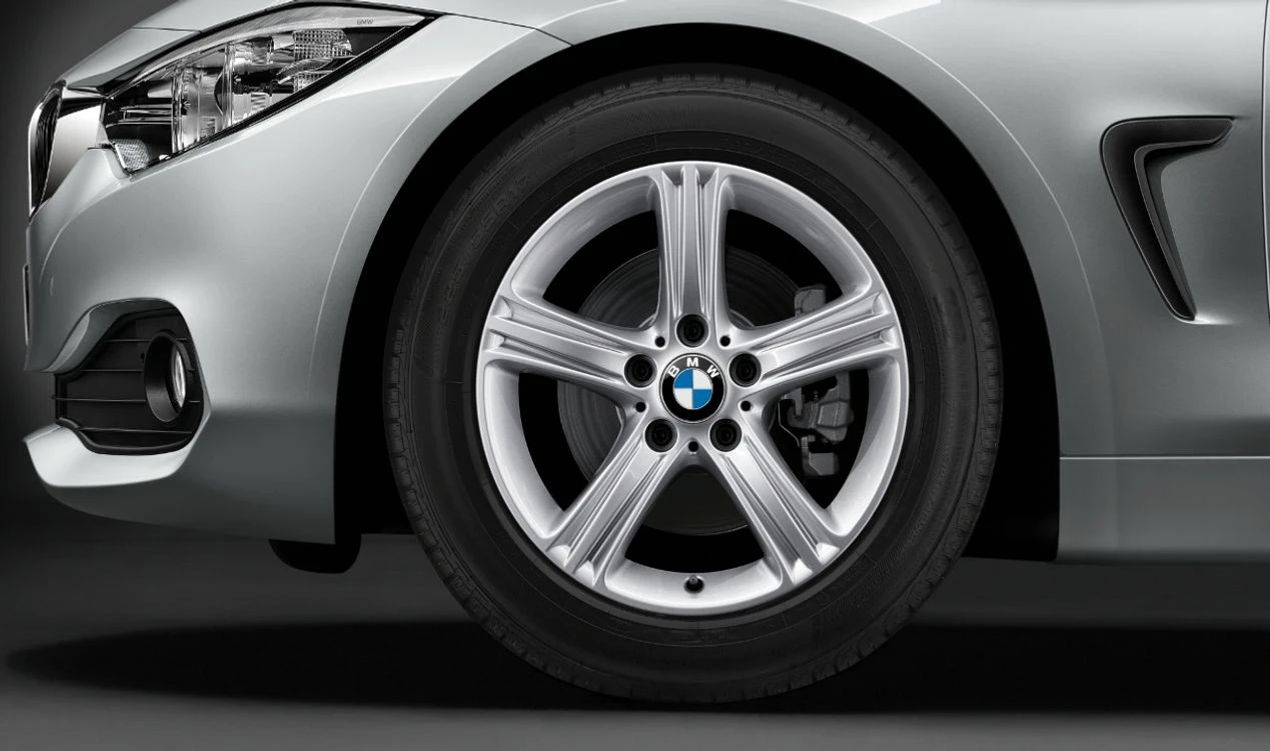 Llanta de aleación diseño estrella 393 17" OEM 36116796242 para BMW F30. Compatible con versiones 316d, 318d, 320d, 320i, 328i, 330e y más (2012-2015). Original BMW.
