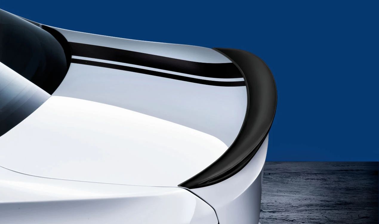 Alerón trasero M Performance OEM 51192450138 para BMW Serie 3 F30. Mejora estética deportiva y aerodinámica. Acabado en negro mate. Compatible con todos los modelos F30. Original BMW.