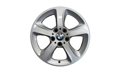 Llanta de aleación diseño estrella 137 OEM 36116762300 para BMW Serie 3 E46. Original BMW.