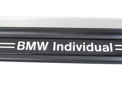 Cubierta de Entrada Izquierda para BMW Serie 3 E46 (OEM 51477893601). Original BMW
