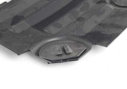 Tapa izquierda del paso de rueda OEM 51718045553 para BMW E82, E88, E90, E90N, E92, E92N, E93, E93N. Original BMW.
