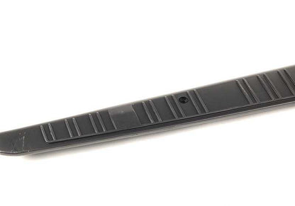 Embellecedor soporte maletero OEM 51461851580 para BMW E23. Pieza original BMW.
