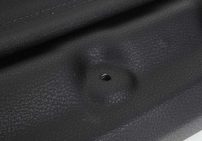 Panel interior puerta delantera izquierda en cuero OEM 51417244895 para BMW X6 E71, E72. Acabado en negro. Pieza original BMW.
