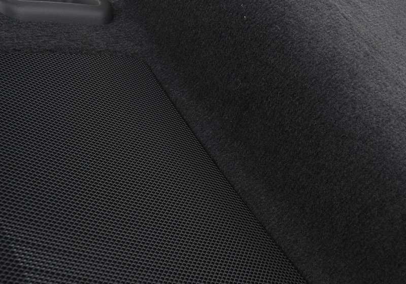 Panel lateral izquierdo OEM 51478233657 para BMW E46. Original BMW.