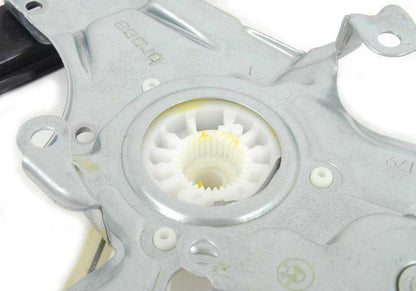 Alzacristales eléctrico delantero izquierdo OEM 51338229105 para BMW Serie 3 E46 (316Ci, 316ti, 318Ci, 318ti). Original BMW.
