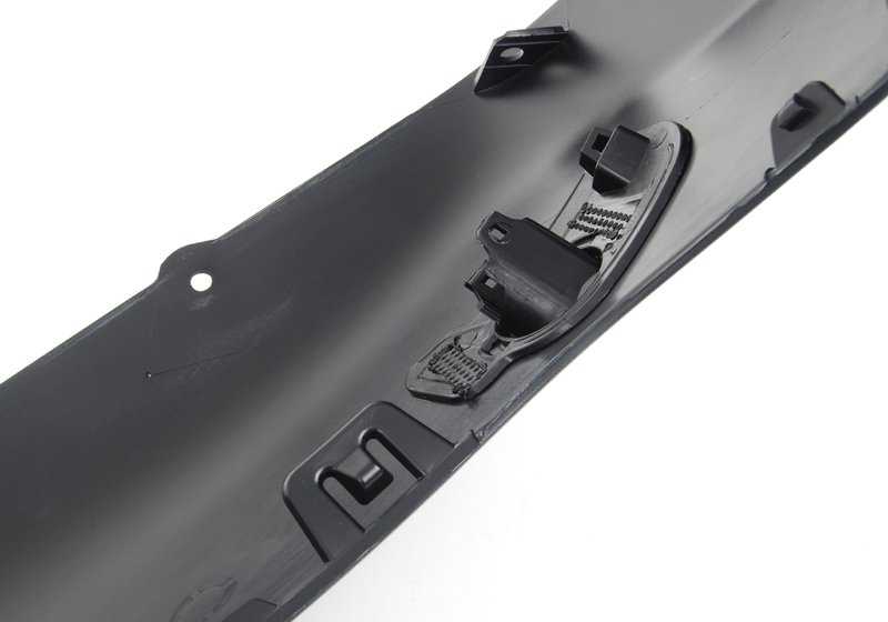 Cubierta inferior delantera negra OEM 51117222371 para BMW X5 {E70}. Compatible con todos los modelos xDrive30d, xDrive35i, xDrive40d, xDrive40i, xDrive50i fabricados entre 2010 y 2013. Pieza original BMW.