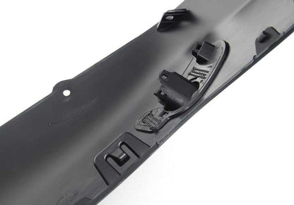Cubierta inferior delantera negra OEM 51117222371 para BMW X5 {E70}. Compatible con todos los modelos xDrive30d, xDrive35i, xDrive40d, xDrive40i, xDrive50i fabricados entre 2010 y 2013. Pieza original BMW.