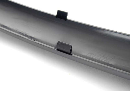 Moldura lateral derecha negra OEM 51117112152 para MINI R50 {One, Cooper 1.4i, 1.6i} (2001–2006). Original MINI.