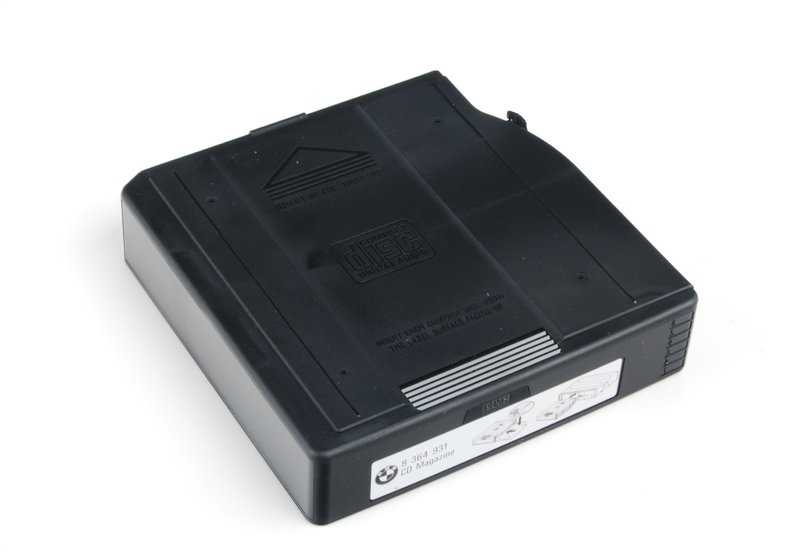 Revista de CD para BMW Série 1 E81, E82, E87, E87N, E88, Série 3 E46, E90, E90N, E91, E91N, E92, E92N, E93, E93N, Série 5 E39, Série 7 E65, E66, X1 E84, X3 E83, E83N, X5 E53, Z4 E85, E86, Z8 E52, MINI R50, R52, R53 (OEM 65128364931). BMW original