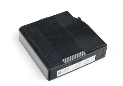 Revista de CD para BMW Série 1 E81, E82, E87, E87N, E88, Série 3 E46, E90, E90N, E91, E91N, E92, E92N, E93, E93N, Série 5 E39, Série 7 E65, E66, X1 E84, X3 E83, E83N, X5 E53, Z4 E85, E86, Z8 E52, MINI R50, R52, R53 (OEM 65128364931). BMW original