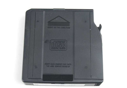 Revista de CD para BMW Série 1 E81, E82, E87, E87N, E88, Série 3 E46, E90, E90N, E91, E91N, E92, E92N, E93, E93N, Série 5 E39, Série 7 E65, E66, X1 E84, X3 E83, E83N, X5 E53, Z4 E85, E86, Z8 E52, MINI R50, R52, R53 (OEM 65128364931). BMW original