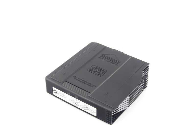 Revista de CD para BMW Série 1 E81, E82, E87, E87N, E88, Série 3 E46, E90, E90N, E91, E91N, E92, E92N, E93, E93N, Série 5 E39, Série 7 E65, E66, X1 E84, X3 E83, E83N, X5 E53, Z4 E85, E86, Z8 E52, MINI R50, R52, R53 (OEM 65128364931). BMW original
