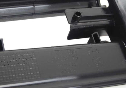 Embellecedor exterior delantero izquierdo OEM 52107007697 para BMW E60, E61, E65, E66. Original BMW.