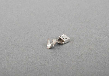 Terminal de conector hembra ELO-Power 5,2x0,63 OEM 61138364846 para MINI {R50,R52,R53,R55,R56,R57,R58,R59,R60,R61,F54,F55,F56,F57,F60,F65,F66,U25} y BMW {E36,E38,E39,E46,E53,E60,E61,E63,E64,E65,E66,E70,E71,E72,E81,E82,E83,E84,E85,E86,E87,E88,E89,E90,