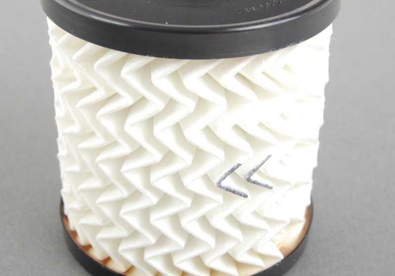 Filtro de aceite OEM 11427622446 para MINI R55, R56, R57, R58, R59, R60, R61. Compatible con versiones Cooper, Cooper S con motores N12, N14 y N16. Original MINI.