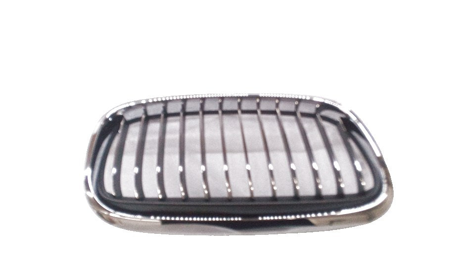 Rejilla embellecedora delantera derecha OEM 51137379610 para BMW Serie 2 F45 y F46 (todos los modelos compatibles). Original BMW.