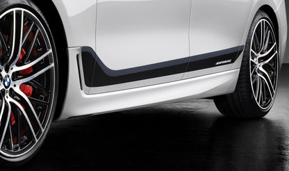 Vinilos laterales M Performance Frozen Black OEM 51142447018 para BMW G32 (620d, 630d) tracción trasera y xDrive (2017-2024). Decoración original con inscripción M Performance. Original BMW.