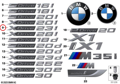 Emblema «x1» OEM 51145A09870 per BMW U11. BMW originale.