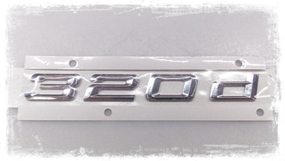 Emblema trasero "320d" OEM 51147289888 para BMW Serie 3 F30. Compatible con todos los modelos 320d F30 de 2011 a 2015. Original BMW.