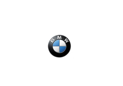 Emblema delantero con base OEM 51147336450 para BMW F07 (520d, 528i, 530d, 535d) modelos del 2013 al 2017. Original BMW.