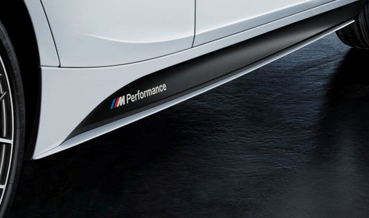 Vinilos laterales M Performance negro mate OEM 51192220967 para BMW F20. Solo compatibles con paquete aerodinámico M (SA715) o paquete deportivo M (PA337). Original BMW.