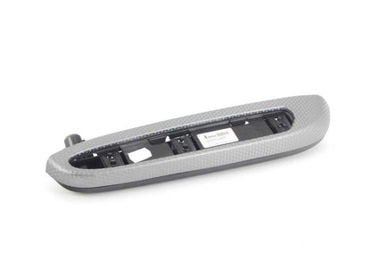 Reposabrazos de aluminio trasero izquierdo OEM 51437895399 para BMW E46. Original BMW.