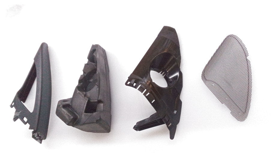 Rejilla altavoz puerta izquierda OEM 51332349059 para BMW F20, F21, F22, F23. Solo válida con sistema HiFi Alpine original instalado. Original BMW.
