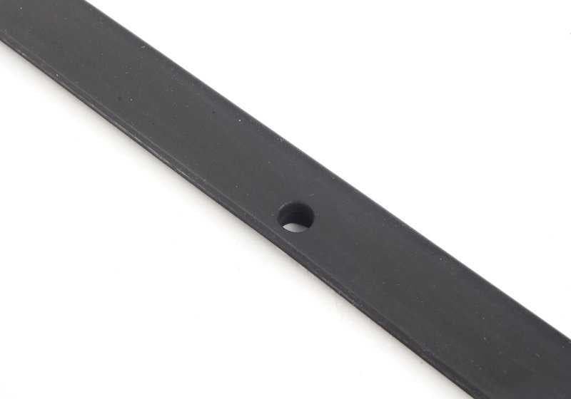 Guía de ventana OEM 51321813179 para BMW E30. Compatible con todas las versiones de carrocería de este modelo. Original BMW.