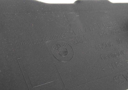Deflector de aire delantero izquierdo OEM 51717178141 para BMW E82, E87, E88. Original BMW.