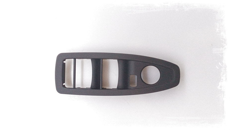 Embellecedor interruptor elevalunas lado conductor OEM 51417283832 para BMW F20, F21, F30, F31, F34, F36, F80. Original BMW.